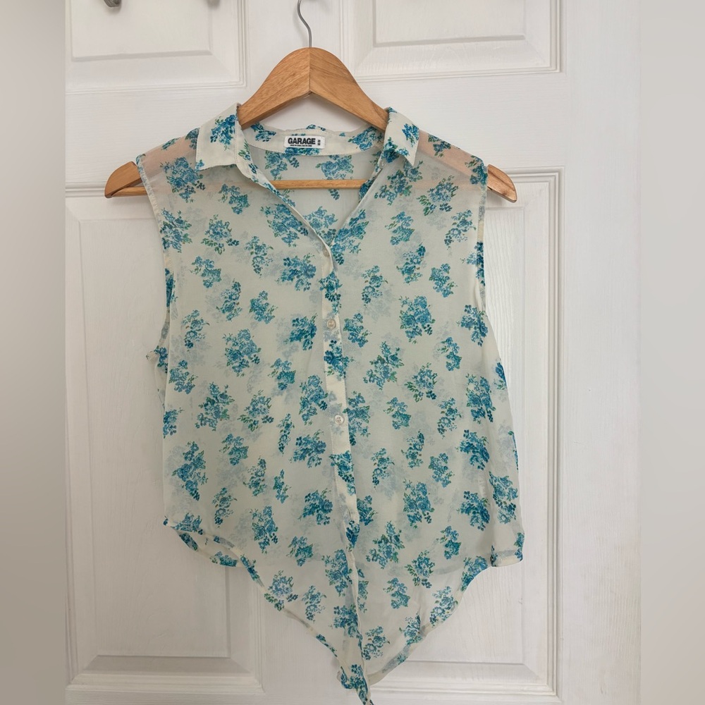 Floral Sleeveless Blouse